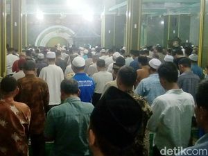 Suasana Salat Jumat di Masjid Jami Purworejo Siang Ini
