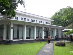 Istana Presiden Terapkan New Normal: Jemaah Masjid-Undangan Dibatasi