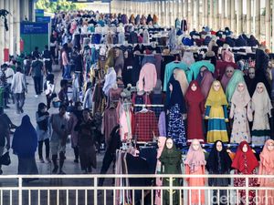 Suasana Pasar Tanah Abang di Tengah Wabah Corona