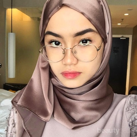 Hijabers Inilah Cara Memilih Kacamata Minus Yang Tepat Untuk Wajahmu