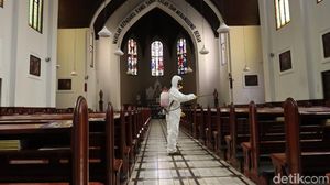 Gereja Katedral Bandung Disemprot Disinfektan