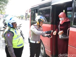 Polisi Ngawi Sosialisasi Berbagai Cara Cegah Penyebaran Corona