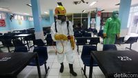 Penyemprotan Disinfektan di Lapas Cipinang