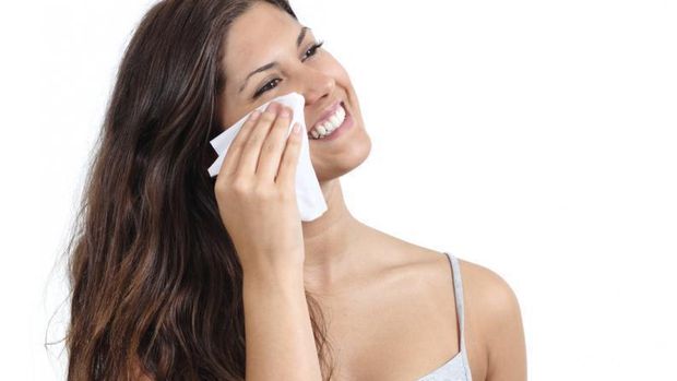 Selain Air, Sebenarnya Kamu Juga Bisa Membersihkan Wajah Dengan Pembersih Ini Lho!