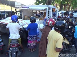 Antisipasi Panic Buying, Pemkab Banyuwangi dan Bulog Gelar Operasi Pasar