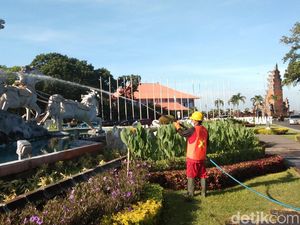 Cegah Corona, Taman Kota Hingga Pura di Bali Disemprot Disinfektan