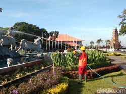 Cegah Corona, Taman Kota Hingga Pura di Bali Disemprot Disinfektan