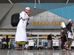 Gubernur Sulsel Pantau Kepulangan WNI Peserta Ijtima Dunia di Bandara Gubernur Sulsel Pantau Kepulangan WNI Peserta Ijtima Dunia di Bandara
