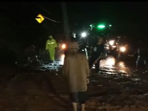 Longsor Tutup Jalur Garut-Tasikmalaya Via Malangbong
