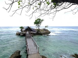 Sejuknya Melihat Pesona Pantai Ujung Tiro