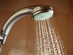 Mandi Air Panas Bisa Bunuh Virus Corona, Fakta atau Mitos?