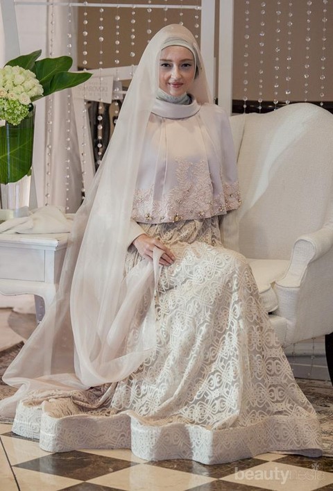 10 Inspirasi Pilihan Gaun Pernikahan Muslim Syar i yang Modern