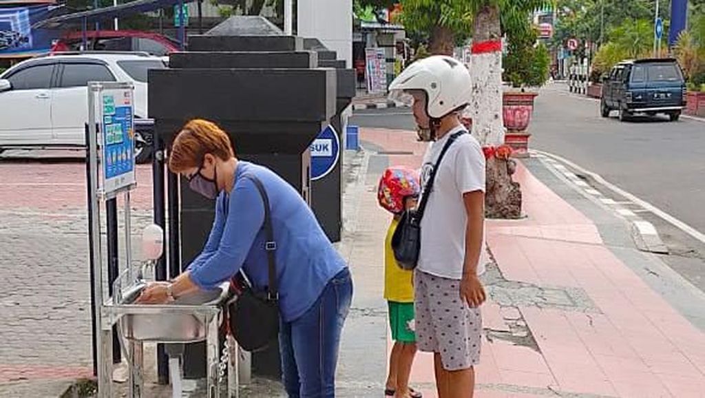 Penyediaan Faslititas Cuci Tangan di Tempat Umum Penyediaan Faslititas Cuci Tangan di Tempat Umum