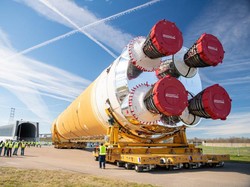 NASA Hentikan Pengembangan Roket ke Bulan karena Virus Corona