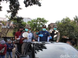 Wabup Sumedang Keliling Pakai Bak Terbuka Minta Warga Diam di Rumah