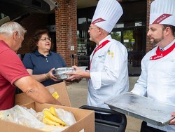 Acara Batal karena Covid-19, Perusahaan Ini Bagikan Pesanan Makanannya