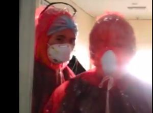 Viral! RSUD di Sulsel Kehabisan APD, Dokter Hanya Gunakan Jas Hujan Plastik