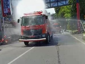 Pantai Losari hingga Bus di Makassar Disemprot Disinfektan