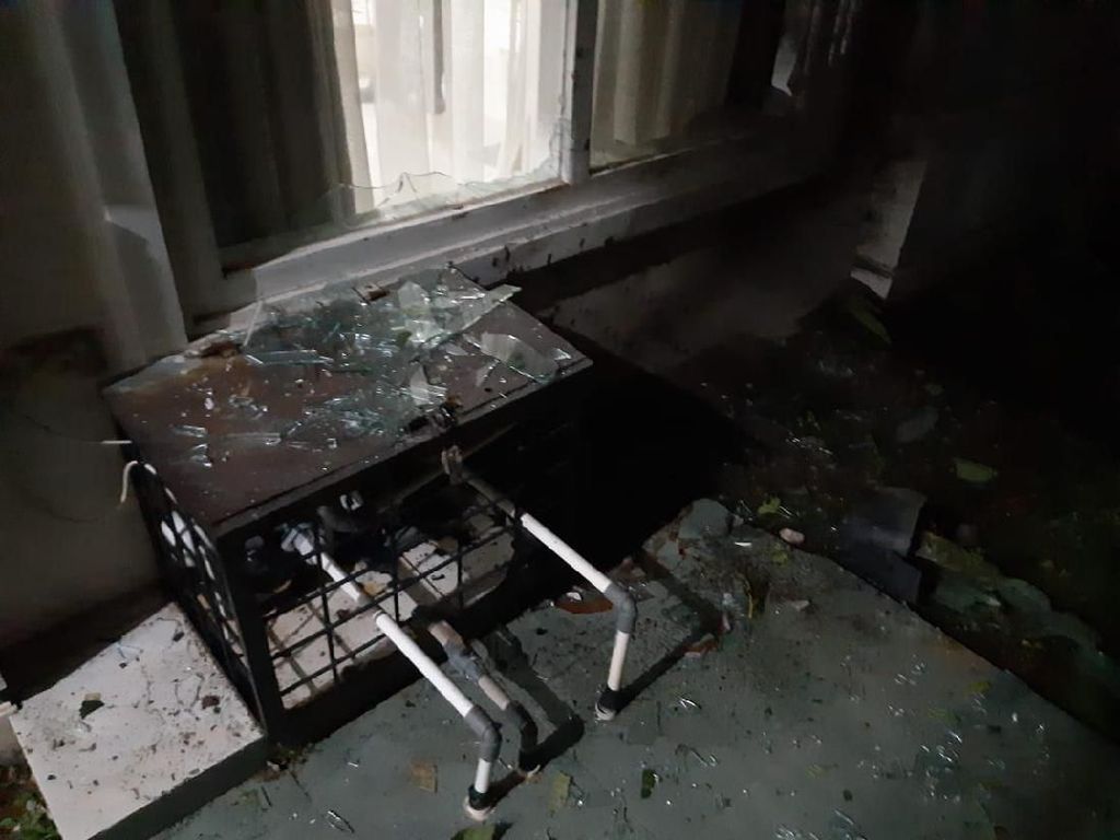 Rumah Kepala ULP Aceh Diduga Dilempari Granat, Kaca Jendela Pecah Rumah Kepala ULP Aceh Diduga Dilempari Granat, Kaca Jendela Pecah