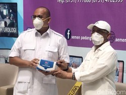 Andre Gerindra Salurkan 5.000 Masker untuk Rumah Sakit di Padang