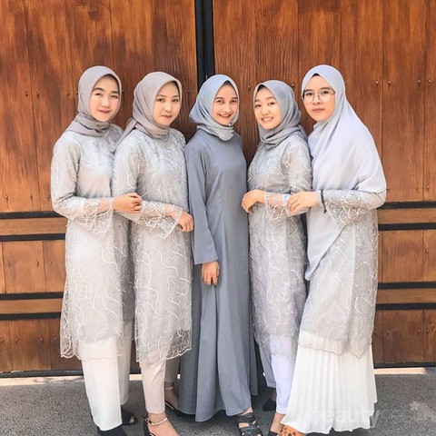 Inspirasi Seragam Bridesmaid Dengan Celana 2020