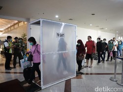 Dua Bilik Sterilisasi Corona Dipasang di Pintu Kedatangan Bandara Juanda