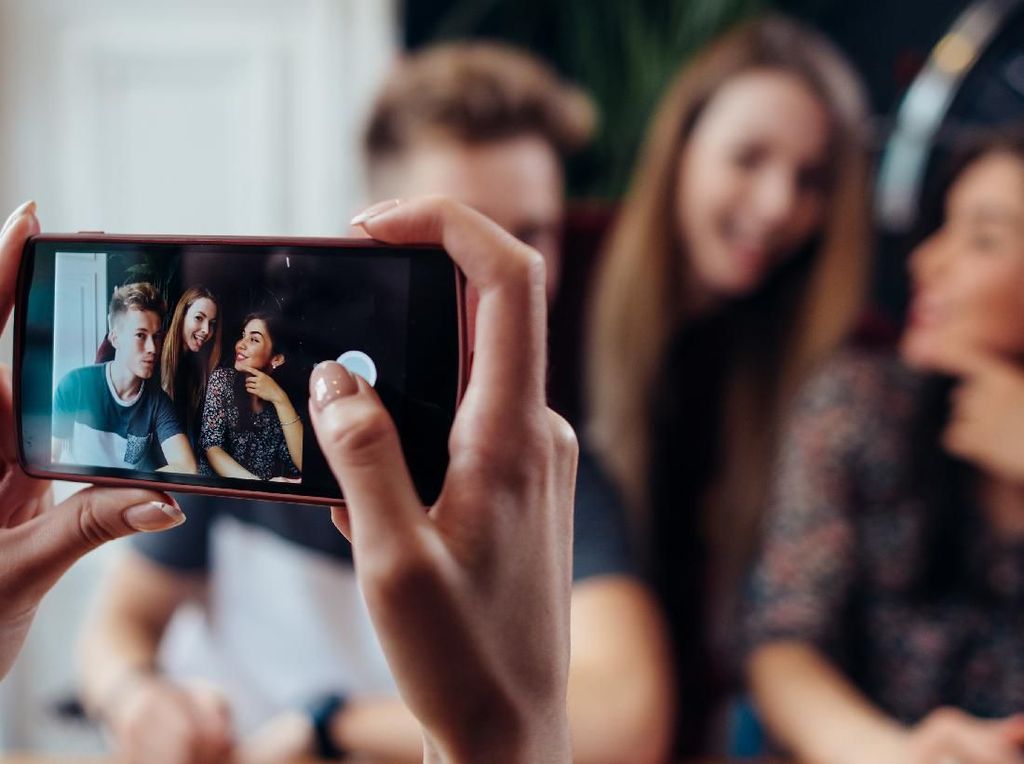 Foto Pakai Ponsel Sering Ngeblur? Coba Ikuti Saran Fotografer Ini Foto Pakai Ponsel Sering Ngeblur? Coba Ikuti Saran Fotografer Ini