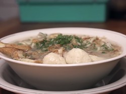 Jalan-jalan ke Medan, Wajib Cicipi Kwetiau Beras & Mie Sop Ini