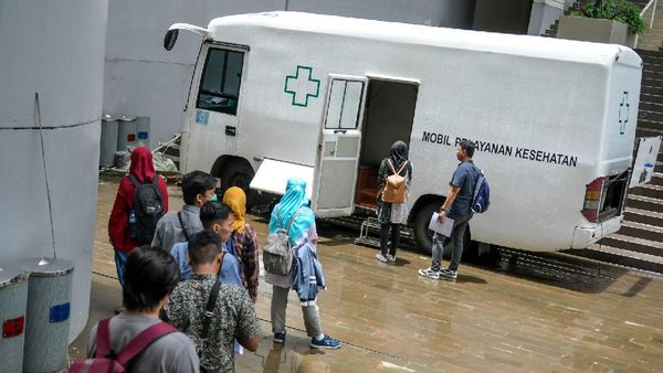 Warga Antre Daftar Jadi Relawan Gugus Tugas Penanganan Covid-19