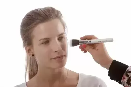 Ternyata Ini Rahasia Pakai Blush On Sesuai Bentuk Wajah, Ada yang Bisa Bikin Kamu Lebih Tirus!