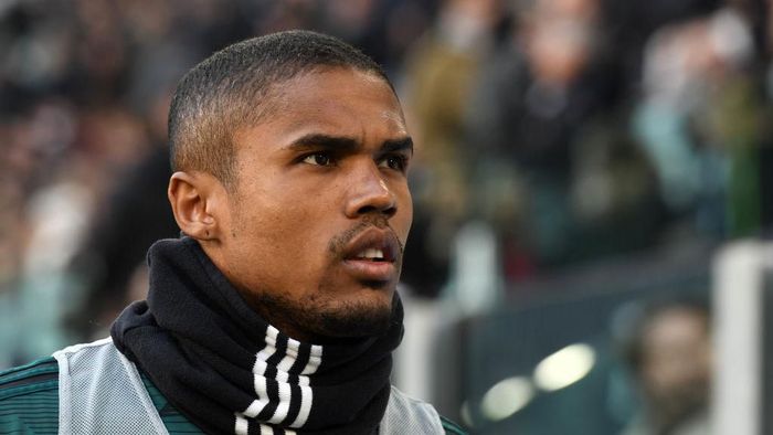 Douglas Costa TURIN, ITALY - JANUARY 06: Douglas Costa of Juventus during the Serie A match between Juventus and Cagliari Calcio at Allianz Stadium on January 6, 2020 in Turin, Italy. (Photo by Chris Ricco/Getty Images)