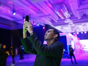 Motret Konser Pakai Kamera Ponsel, Ini Triknya