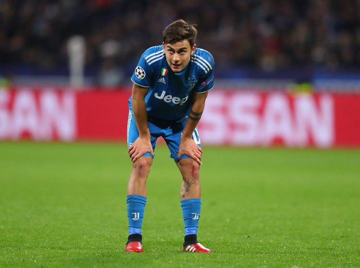 LYON, FRANCE - FEBRUARY 26: Paulo Dybala of Juventus  reacts during the UEFA Champions League round of 16 first leg match between Olympique Lyon and Juventus at Parc Olympique on February 26, 2020 in Lyon, France. (Photo by Catherine Ivill/Getty Images)