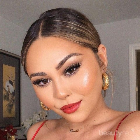 5 Lipstik Warna Merah untuk Kulit Sawo Matang Bikin Wajah 5 Lipstik Warna Merah untuk Kulit Sawo Matang Bikin Wajah