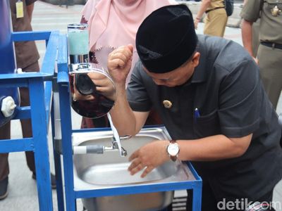 Pemkot Bandung Pasang 30 Tempat Cuci Tangan untuk Lawan Corona