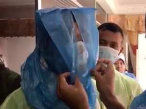 APD Habis, Viral Tenaga Medis Lindungi Diri Pakai Kantong Plastik