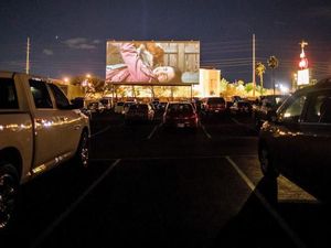 Yang Laris Manis di Tengah Pandemi Corona: Bioskop Drive-In