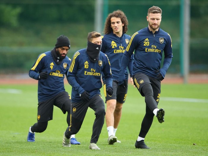 ST ALBANS, ENGLAND - NOVEMBER 27:  Mesut Ozil and Shkodran Mustafi warm up during an Arsenal training session on the eve of their UEFA Europa League match against Eintracht Frankfurt at London Colney on November 27, 2019 in St Albans, England. (Photo by Warren Little/Getty Images)