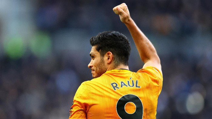 LONDON, ENGLAND - MARCH 01: Raul Jimenez of Wolverhampton Wanderers celebrates after scoring his teams third goal during the Premier League match between Tottenham Hotspur and Wolverhampton Wanderers at Tottenham Hotspur Stadium on March 01, 2020 in London, United Kingdom. (Photo by Richard Heathcote/Getty Images)