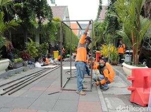 10 Bilik Sterilisasi Diproduksi Setiap Hari untuk Tempat Umum di Surabaya