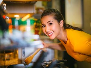 Usai Ditetapkan Positif Corona, Andrea Dian Tetap Tersenyum dan Akui Rindu Suami Usai Ditetapkan Positif Corona, Andrea Dian Tetap Tersenyum dan Akui Rindu Suami