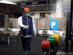 Sejumlah Fasilitas di Bandung-Tasik dan Sukabumi Disemprot Disinfektan