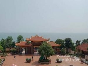 Kuil Cantik di Bekas Pulau Penjara Komunis yang Sadis