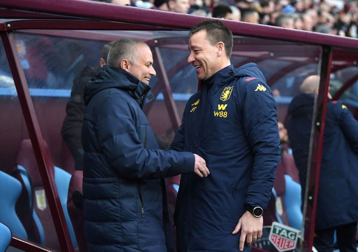 John Terry Jose Mourinho BIRMINGHAM, ENGLAND - FEBRUARY 16: Jose Mourinho, Manager of Tottenham Hotspur shares a joke with Aston Villa assistant Manager John Terry during the Premier League match between Aston Villa and Tottenham Hotspur at Villa Park on February 16, 2020 in Birmingham, United Kingdom. (Photo by Laurence Griffiths/Getty Images)