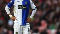 Roque Santa Cruz, namanya bersinar di Blackburn Rovers pada musim 2007/2008. Penyerang Paraguay ini bisa menceploskan 19 gol di liga. Setahun berikutnya, Manchester City menimangnya dan hanya bisa menceploskan tiga gol dari 20 kali penampilan (Getty Images)