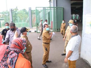 Walkot Pepen Cek Simulasi Tes Massal Corona di Stadion Patriot Bekasi Walkot Pepen Cek Simulasi Tes Massal Corona di Stadion Patriot Bekasi