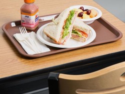 Kisah Kebaikan Tak Pandang Agama, Bantu Tetangga yang Isolasi karena Corona