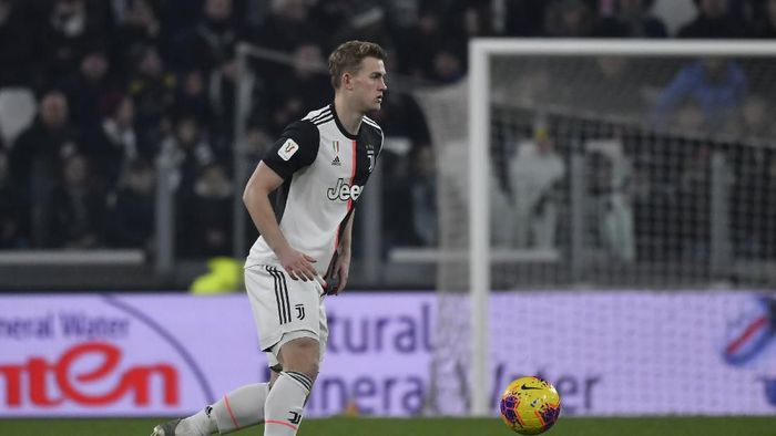 Matthijs de Ligt TURIN, ITALY - JANUARY 15: Matthijs de Ligt of Juventus FC controls the ball during the Coppa Italia match between Juventus and Udinese Calcio at Allianz Stadium on January 15, 2020 in Turin, Italy. (Photo by Stefano Guidi/Getty Images)