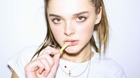 Momen Ngemil Charlotte Lawrence yang Terpapar Covid-19