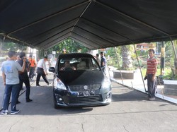 Masuk Gedung Negara Grahadi, Siap-siap Disambut Sikat Corona